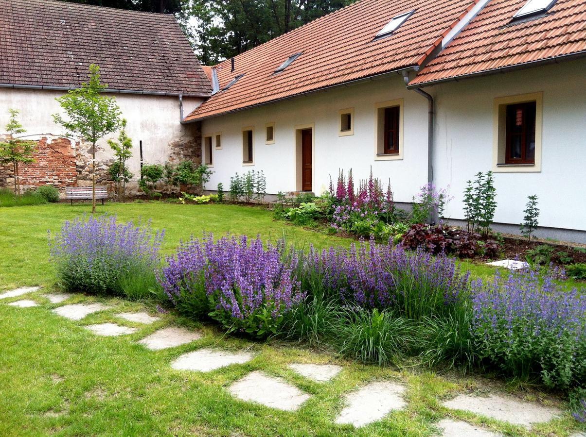 Veverci Dvur Hotel Rosec Exterior photo