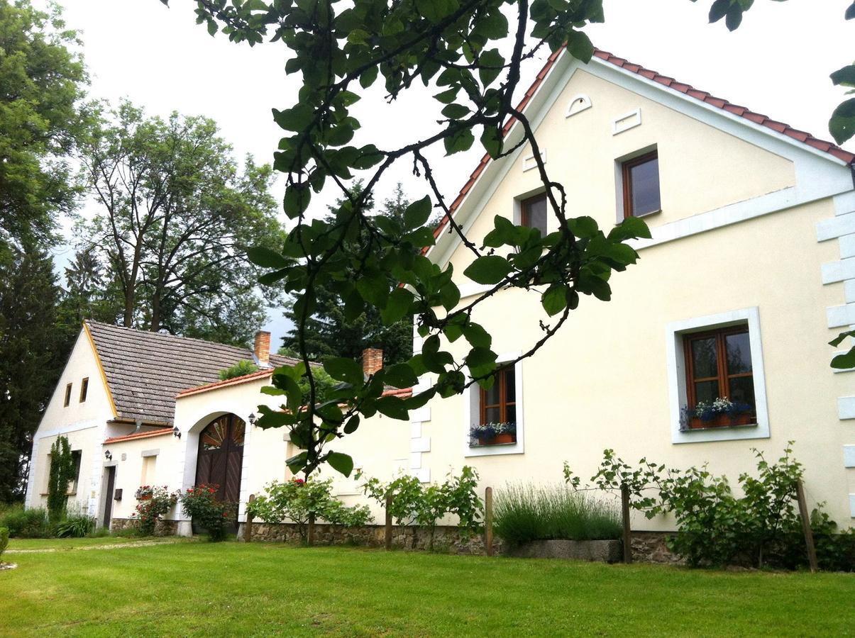 Veverci Dvur Hotel Rosec Exterior photo